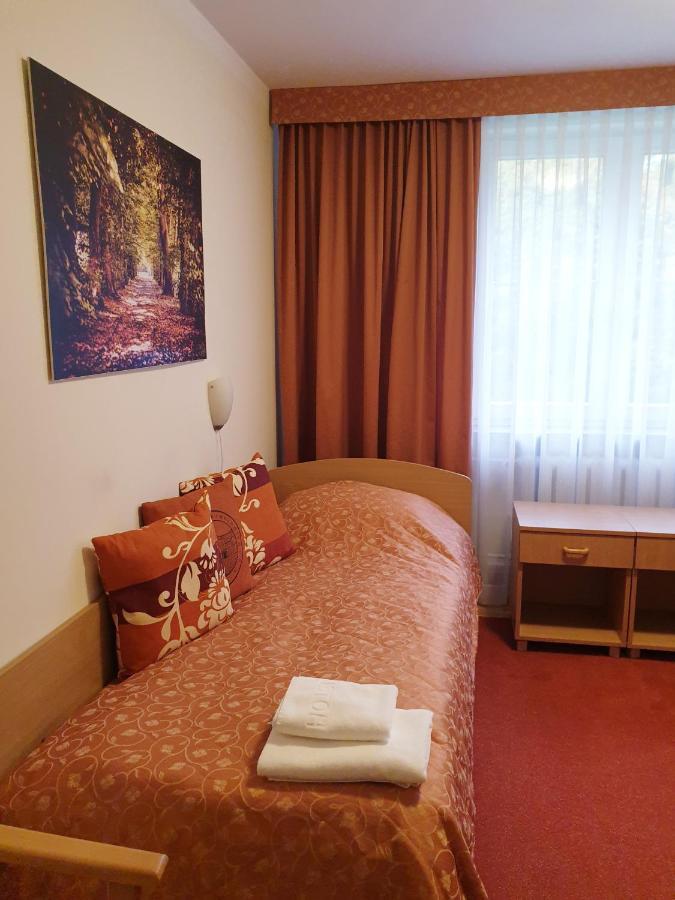 Palac Pod Kampinosem - Blisko Warszawy Leszno  Luaran gambar